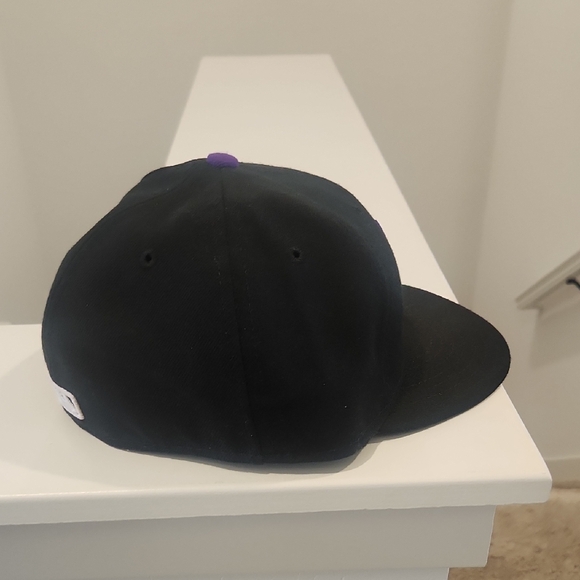 New Era Black Fitted Cap - Picture 2 of 4